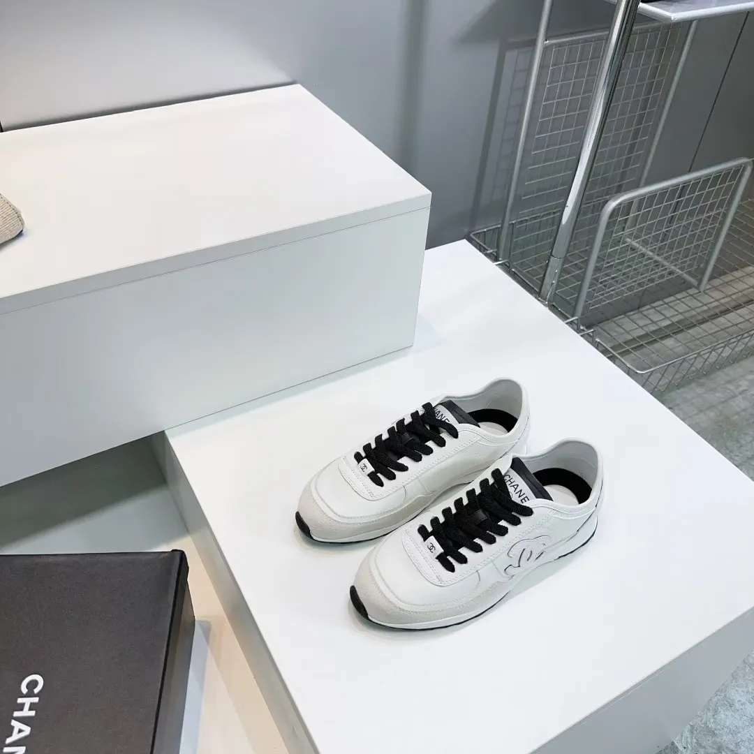 👟👟Ex-factory price 440👟👟 CHANEL Chanel 2025 new panda sneakers, color matching thick-soled casual sports shoes, upper: imported calfskin/imported suede, lining: imported sheepskin lining, outsole: TPU original outsole Size: #35-40 (40 customized, non-refundable)